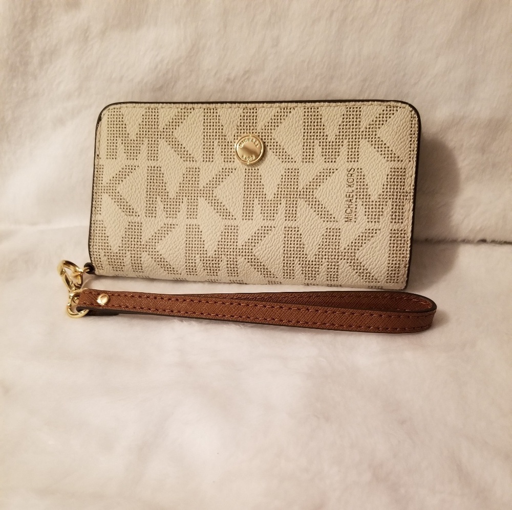 Michael Kors wristlet